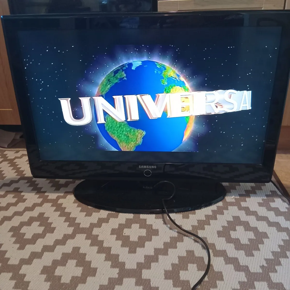 45in  Samsung tv - Image 1
