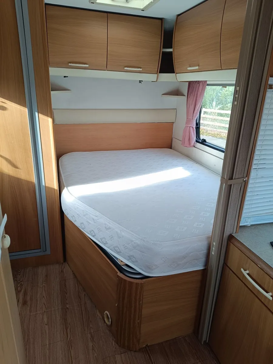Caravan - Image 2