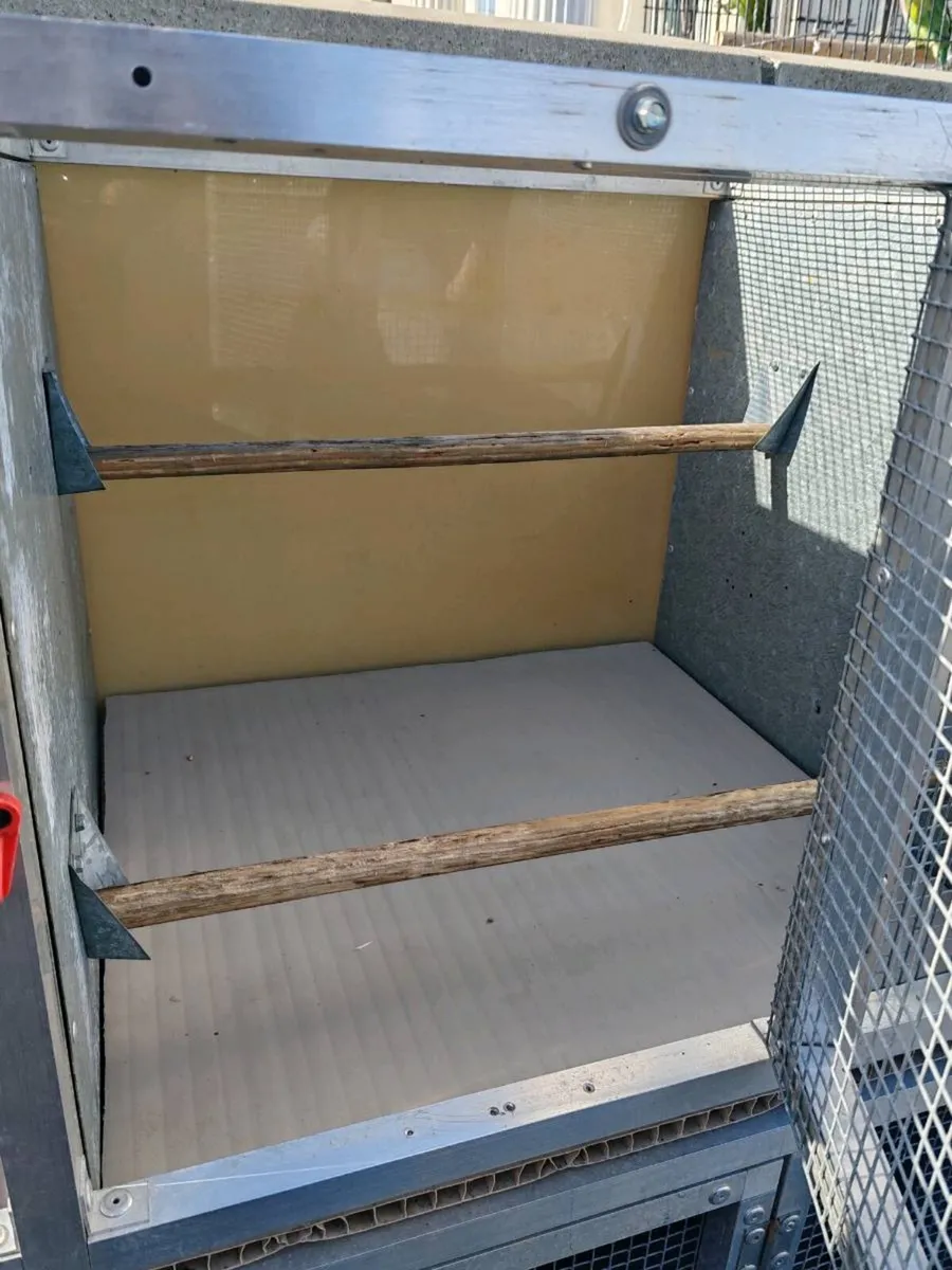 9 Cages - Image 2