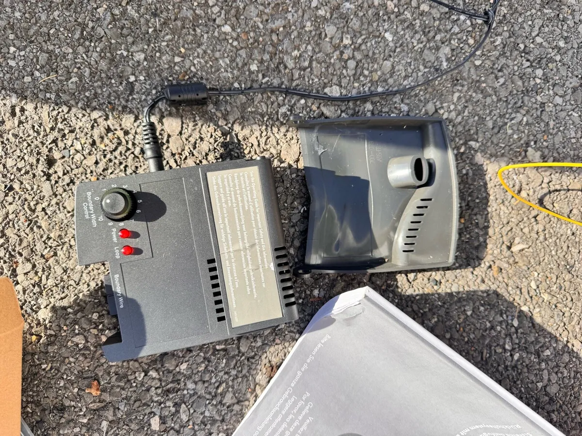 Pet Safe containment system and collar - Image 4
