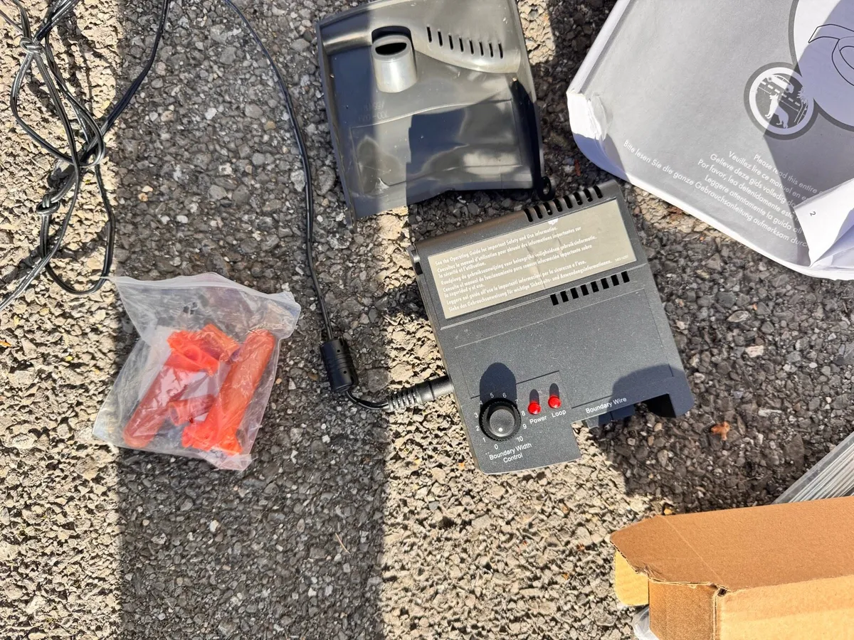 Pet Safe containment system and collar - Image 3