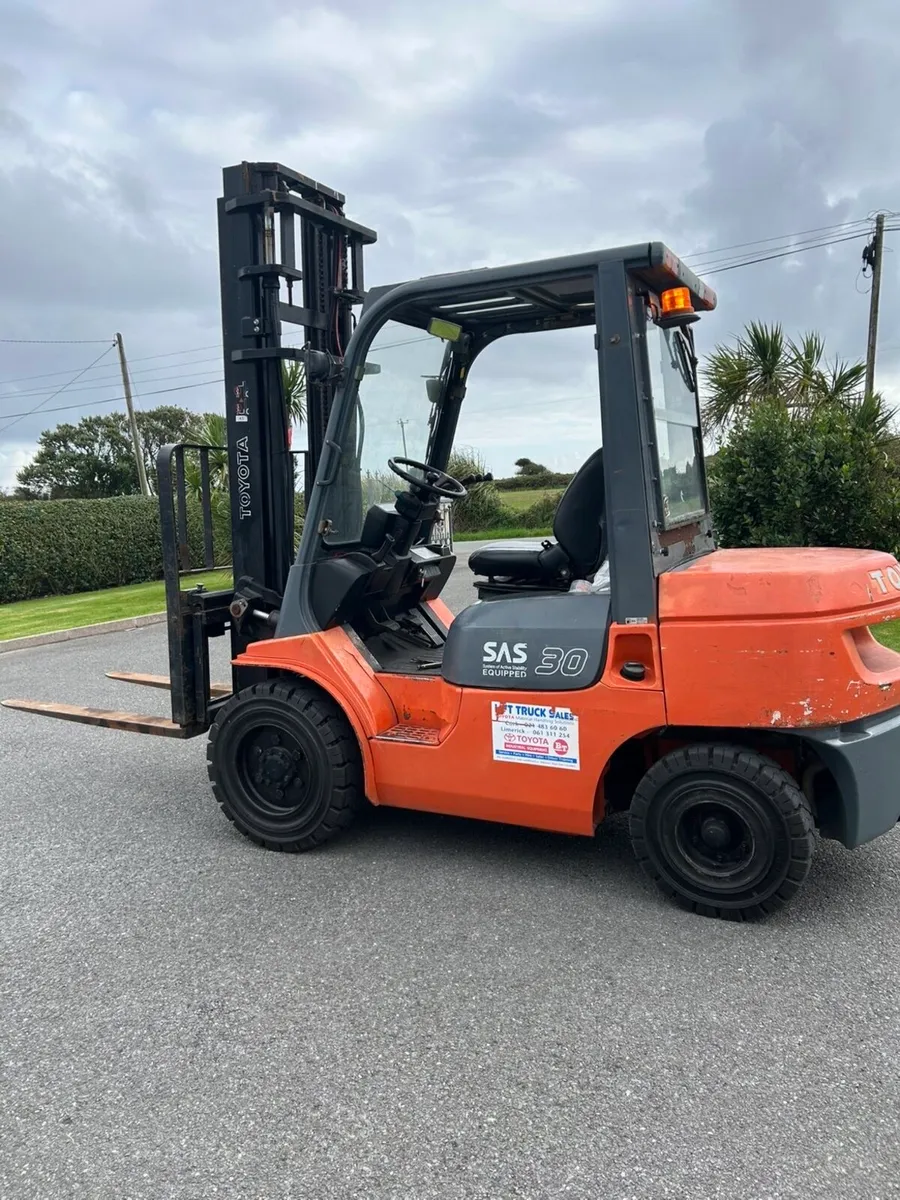 3 Ton Diesel Toyota Forklift - Image 1