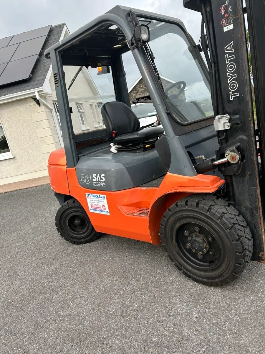 3 Ton Diesel Toyota Forklift - Image 2