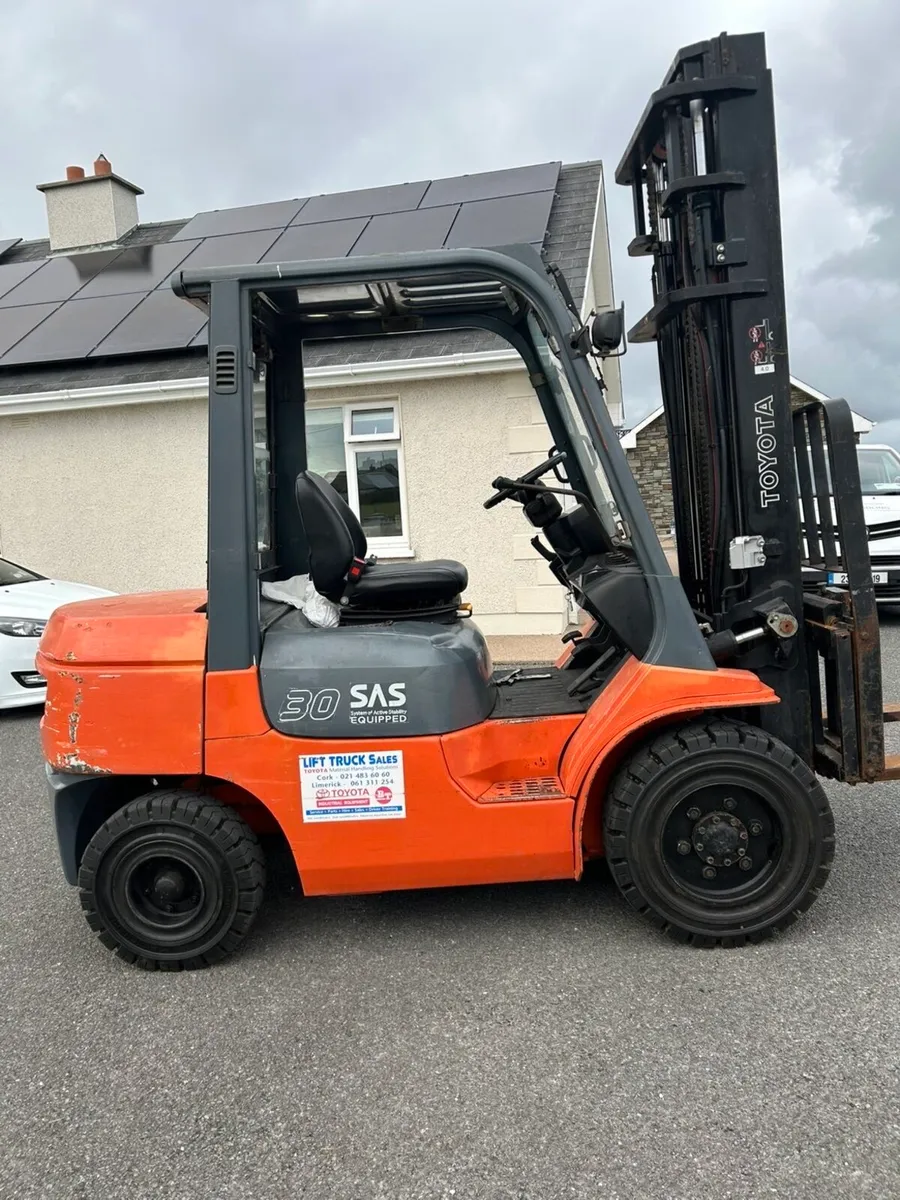 3 Ton Diesel Toyota Forklift - Image 4