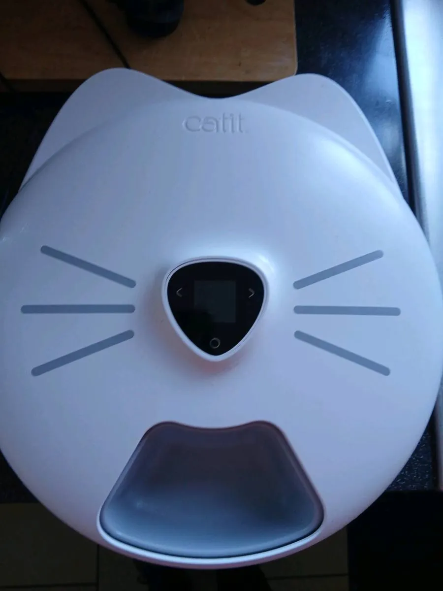 Catit cat feeder - Image 1