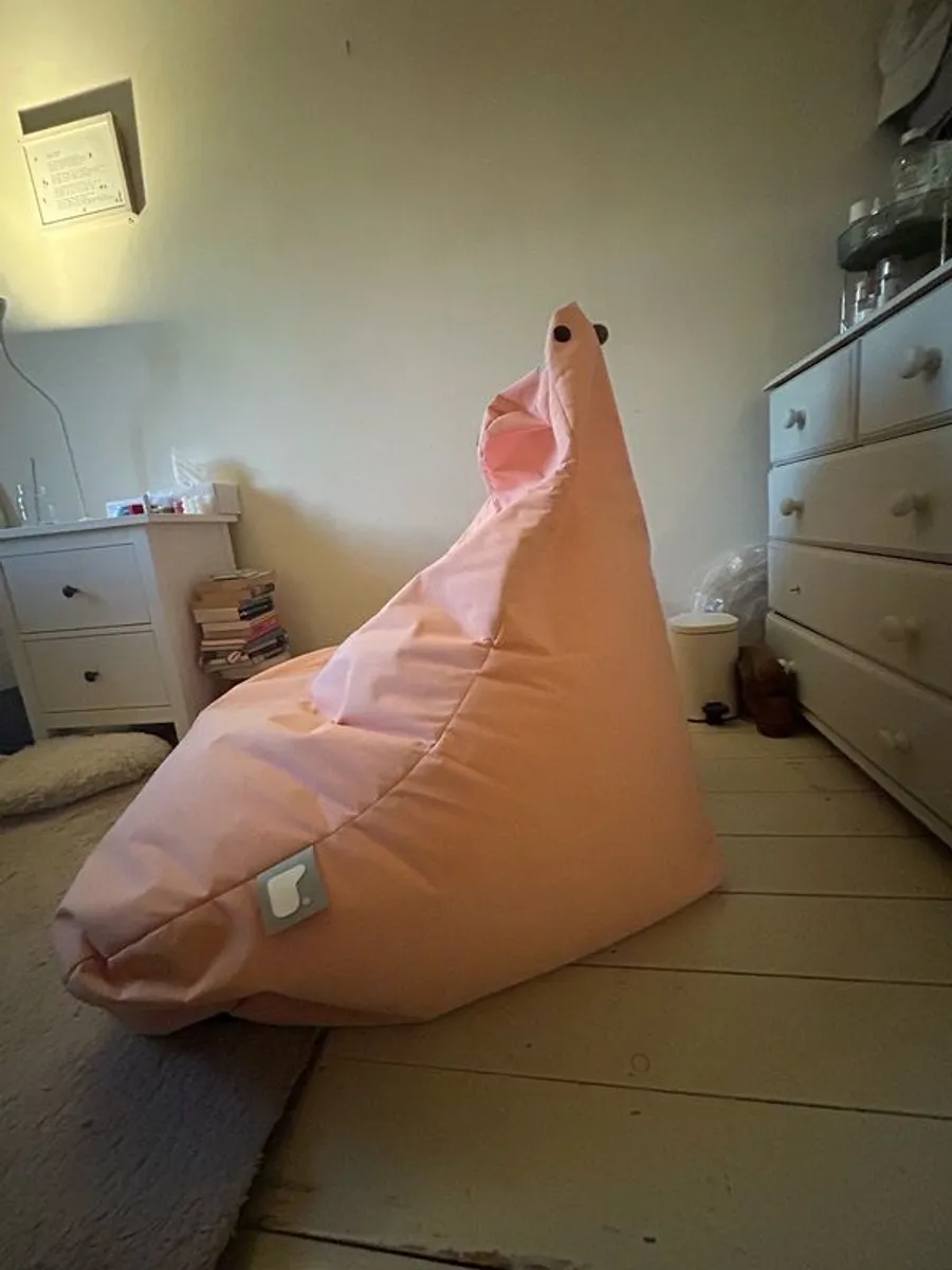 Large outdoor friendly beanbag - Image 4