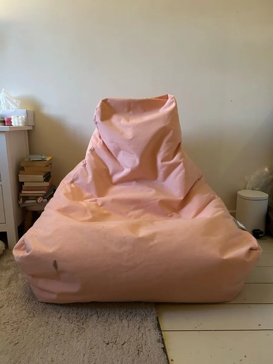 Large outdoor friendly beanbag - Image 1