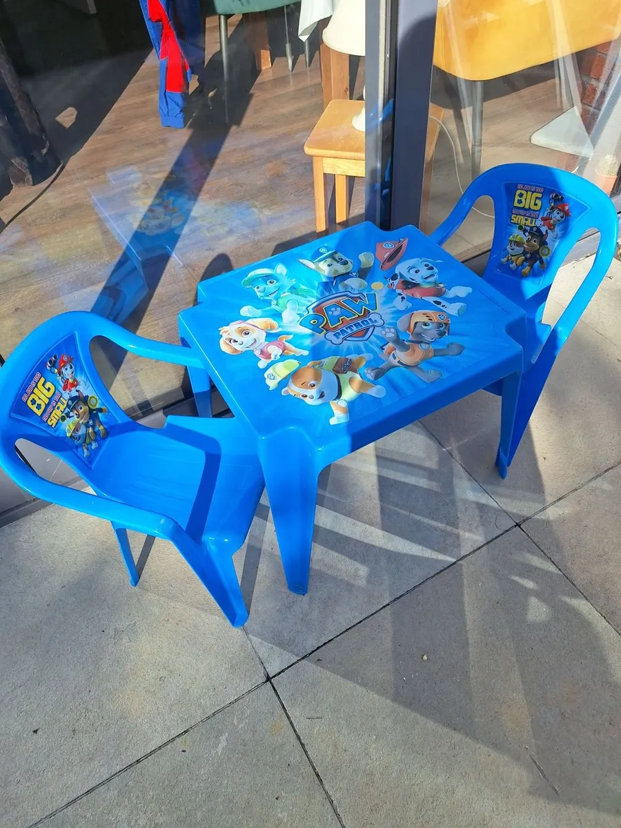 Toy table and chairs - Image 1