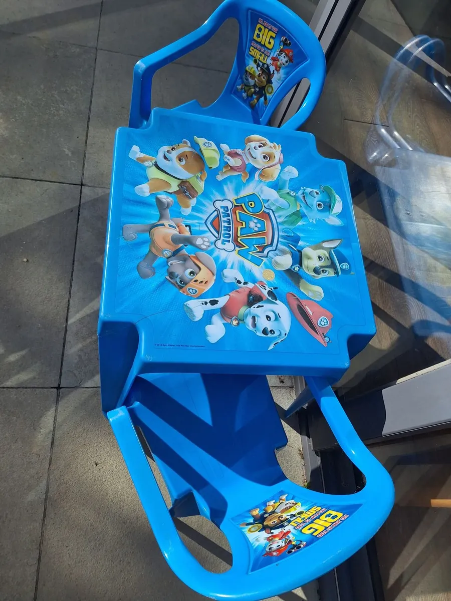 Toy table and chairs - Image 2