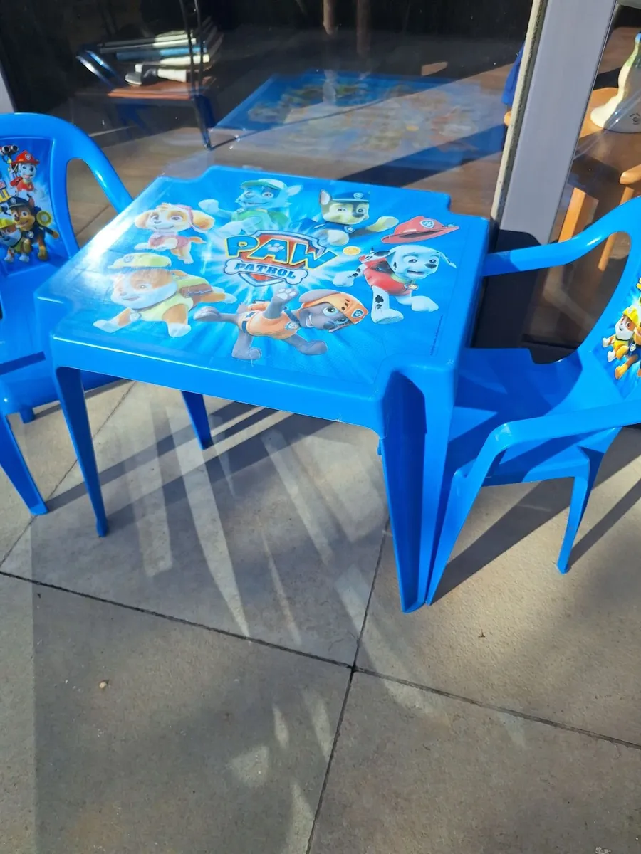 Toy table and chairs - Image 4