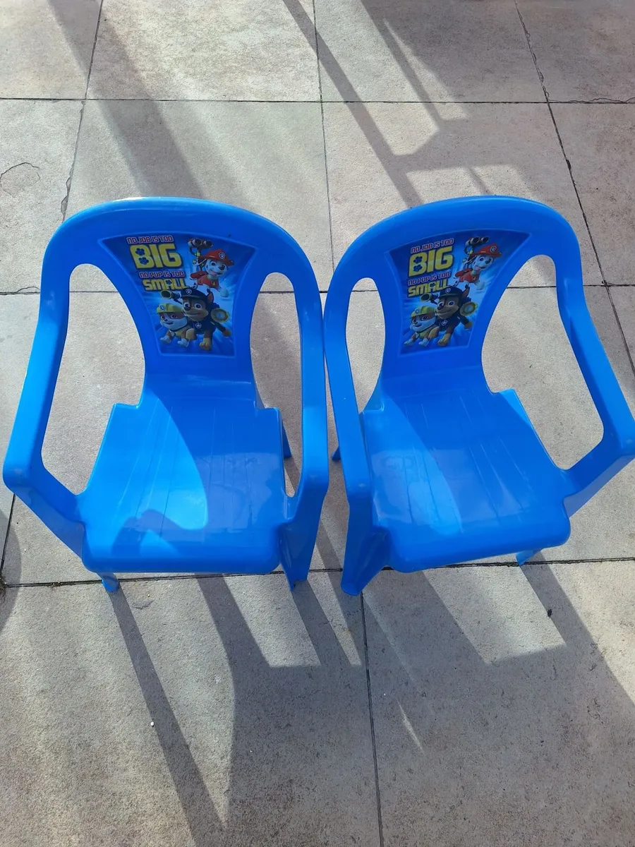 Toy table and chairs - Image 3