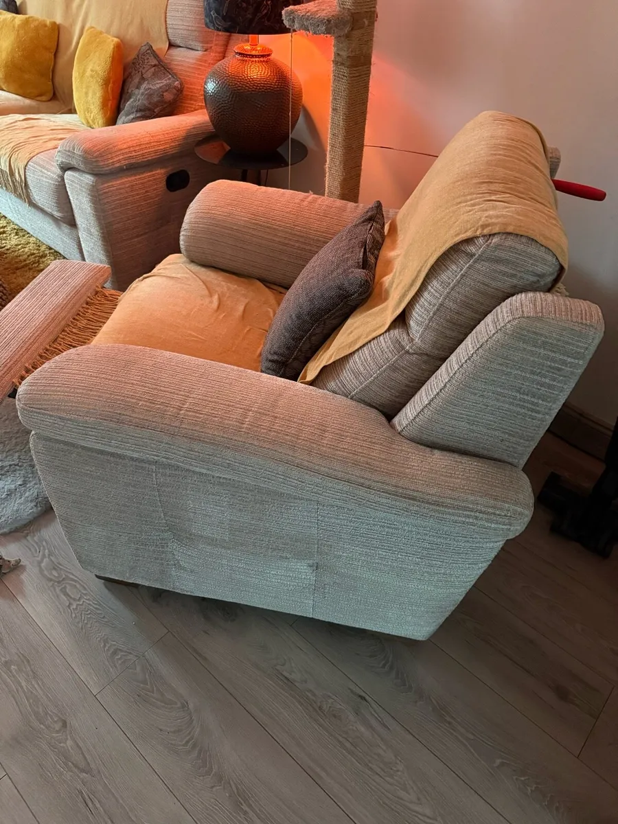 Sofa&recliner - Image 1