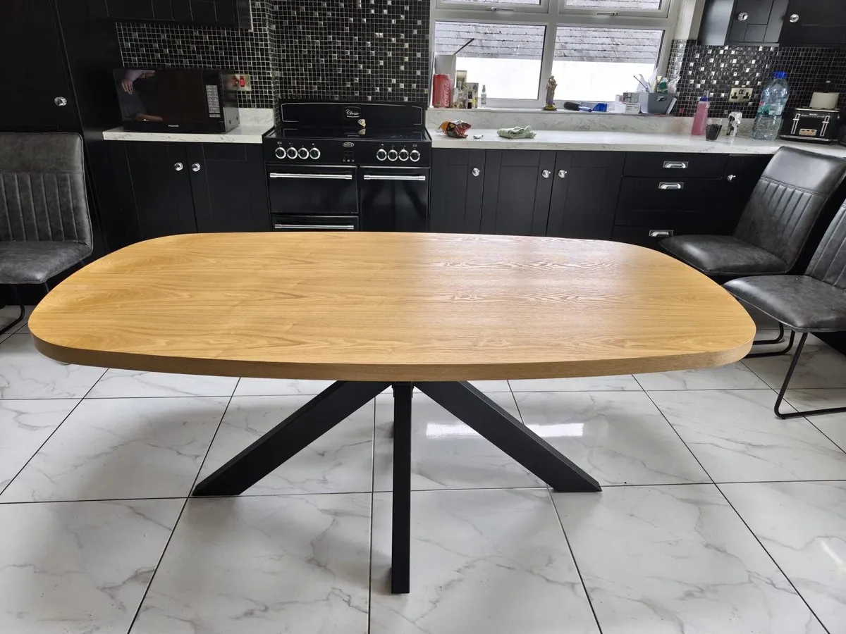 Kitchen table - Image 1