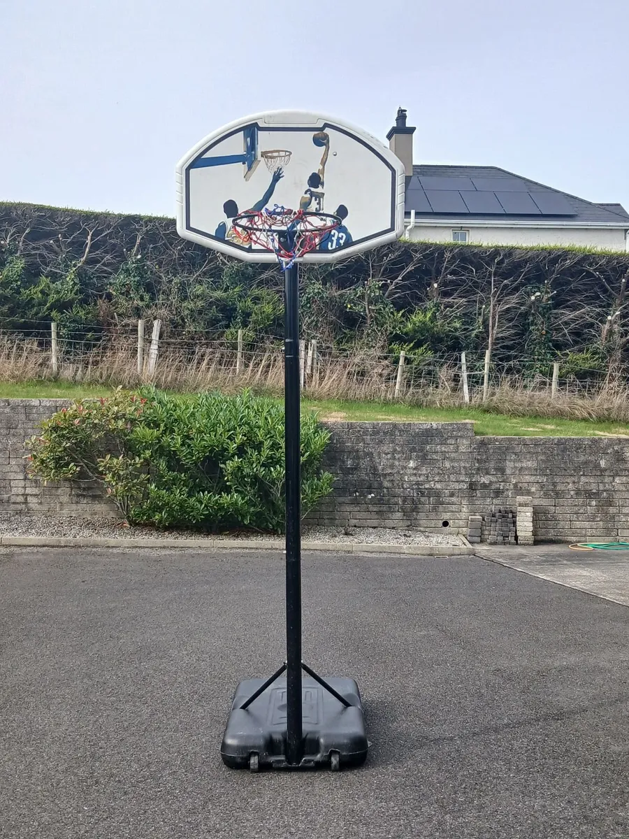 Basketball stand - Image 1
