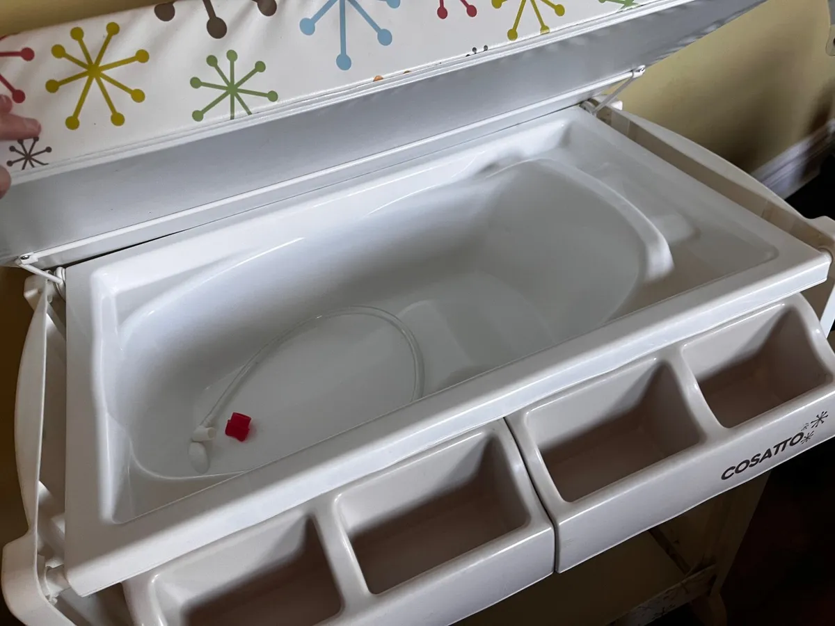 Cossato Baby Changing Unit with bath insert - Image 2