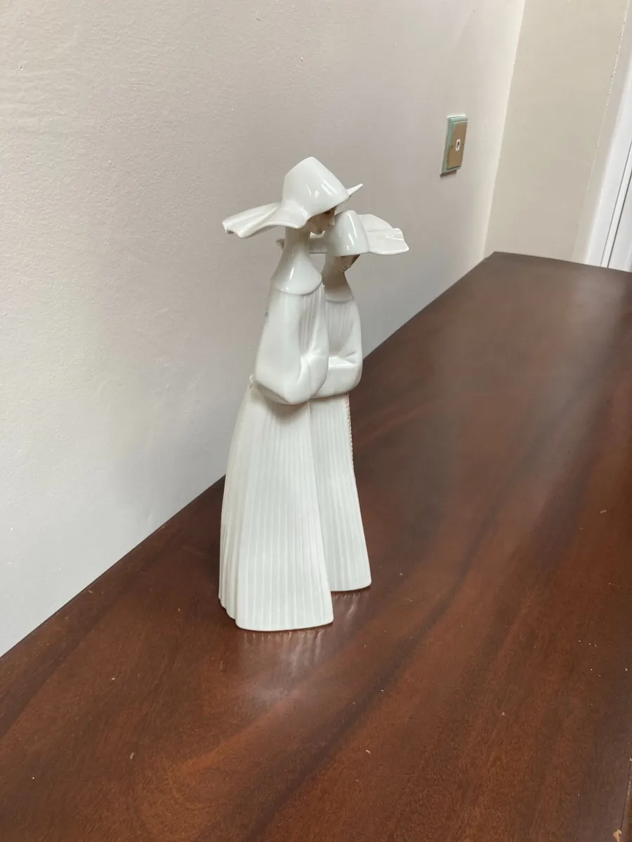 Lladro - Porcelain Figurine - Vintage - 2 Nuns - Image 2