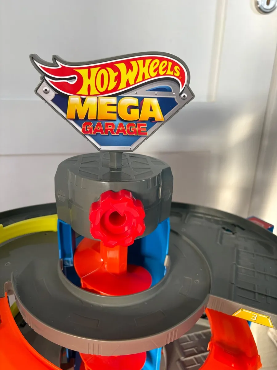 Hot wheels mega garage - Image 3