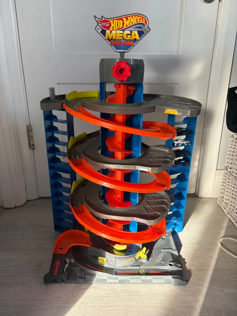 Hot wheels mega garage - Image 1