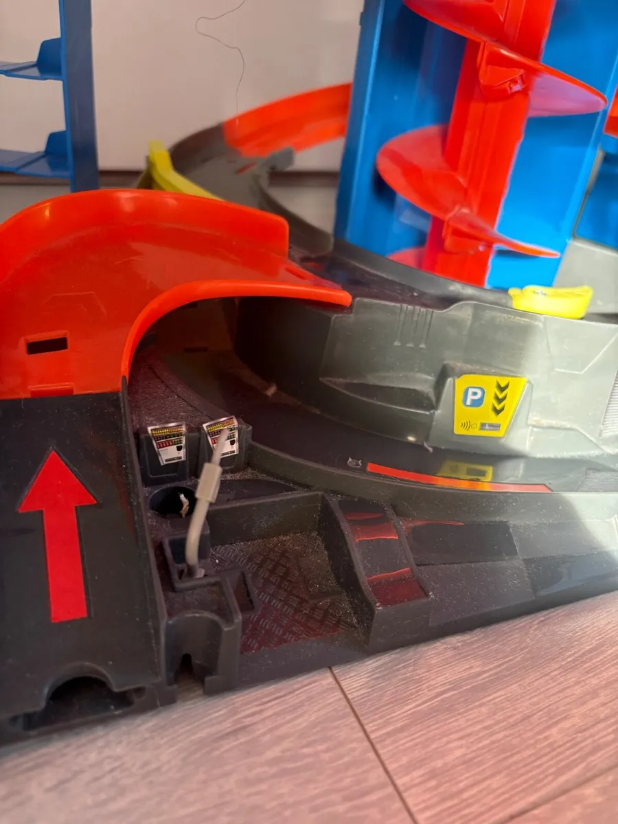 Hot wheels mega garage - Image 4