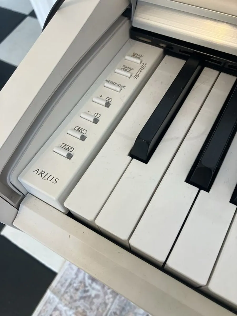 YAMAHA ARIUS 145 electric piano white - Image 3