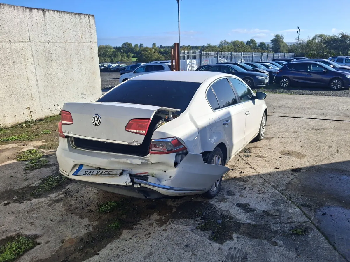 2014 VW PASSAT - Image 2