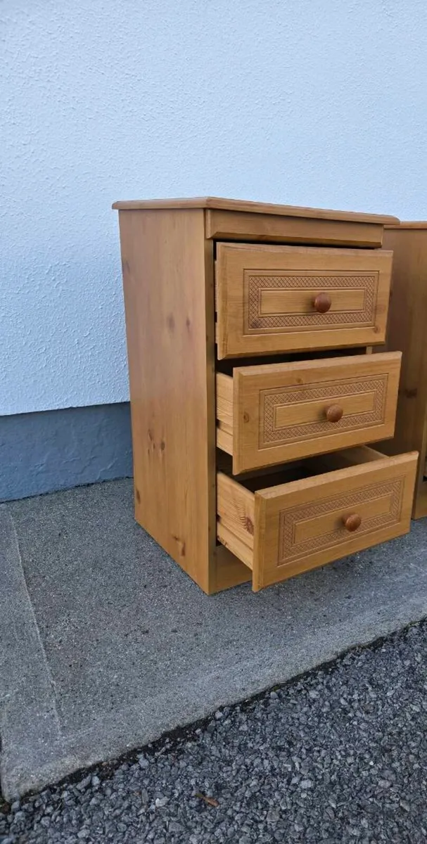 2 Bedside Lockers - Image 2