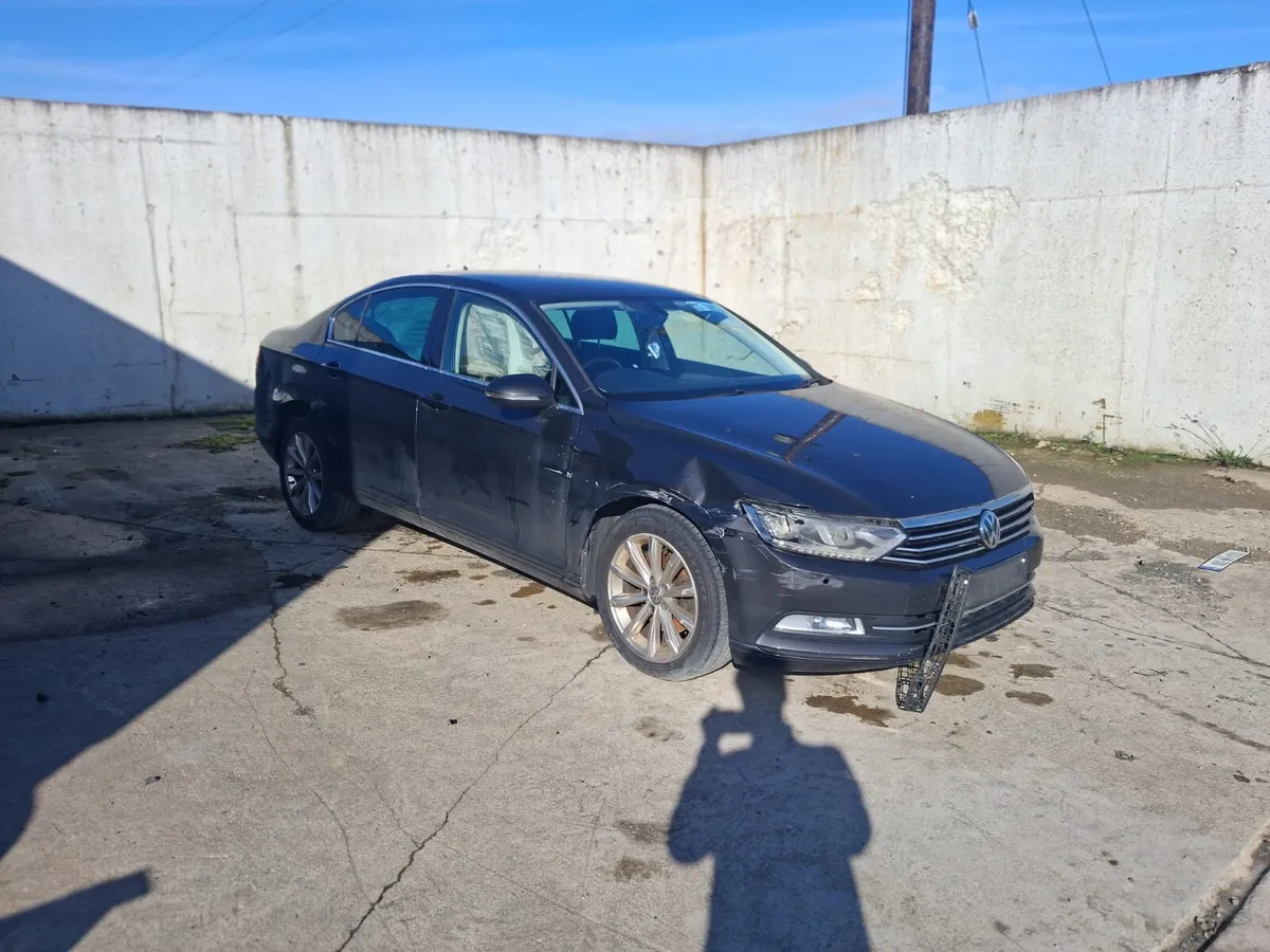 2018 VW PASSAT - Image 2