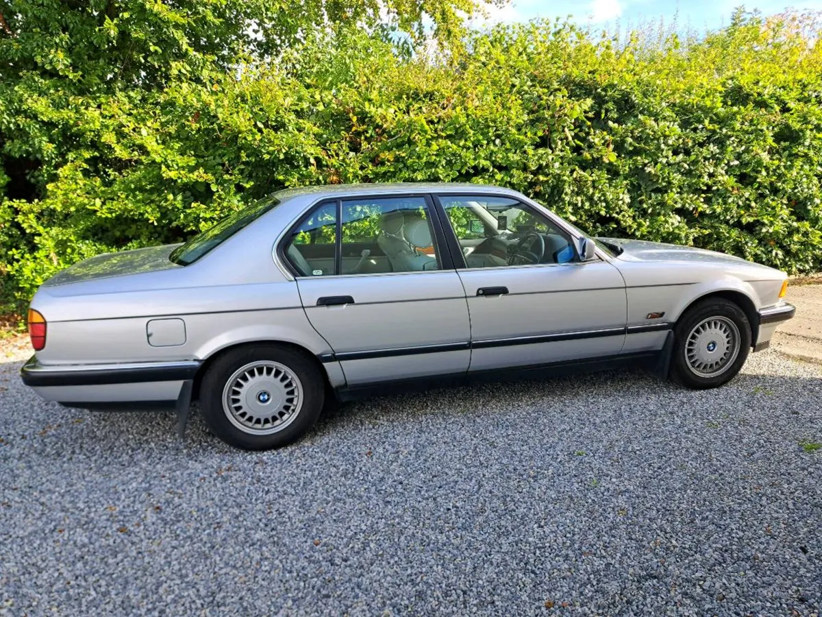 BMW 740i - Image 4