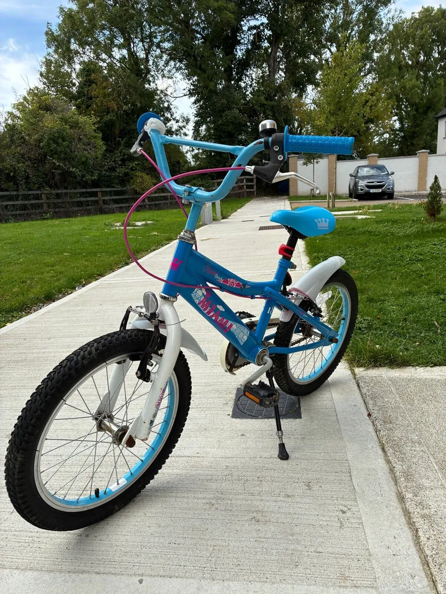 18 inch girls Miami Beach white and blue bike - Image 1