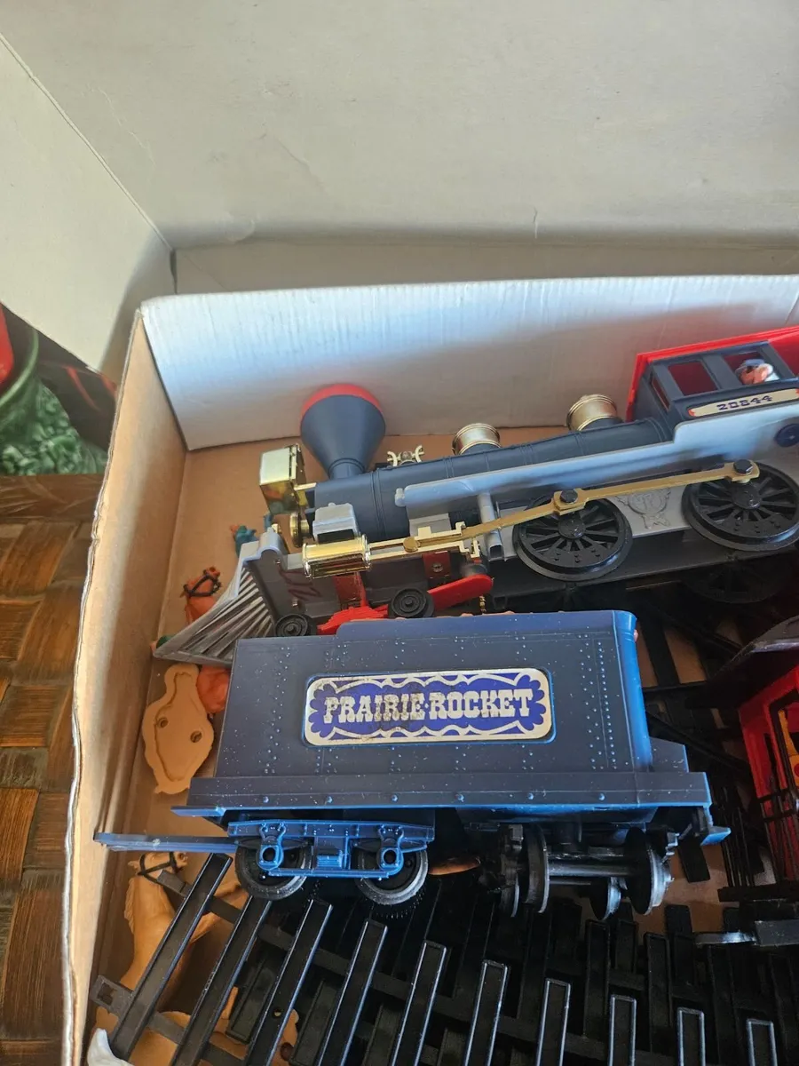 Vintage Timpo Praire Rocket Train Set - Image 2