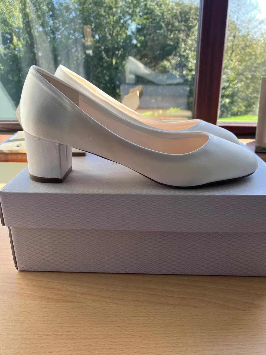 Wedding shoes as new - Image 2
