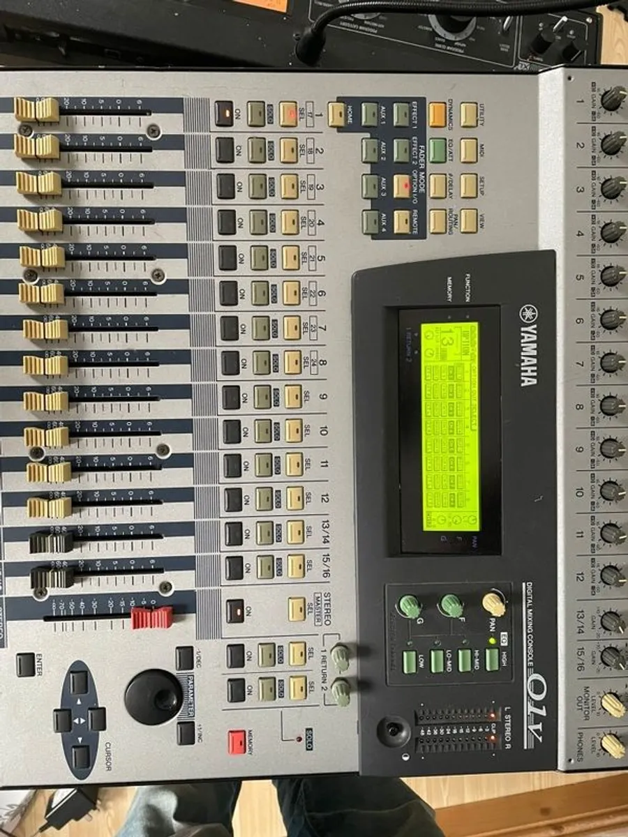 Yamaha 01v mixer with MY8 adat card - Image 3