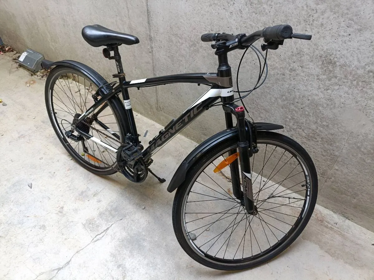 Gents hybrid bike size M - Image 2