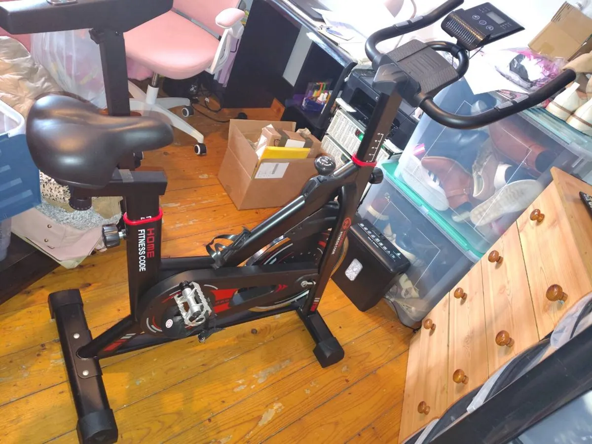 Exercise bike like new - Image 1