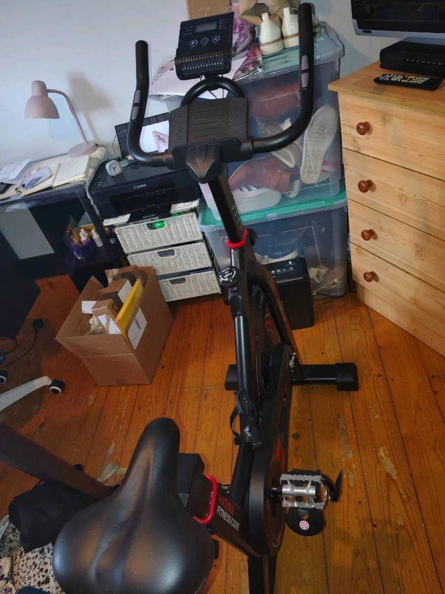 Exercise bike like new - Image 3