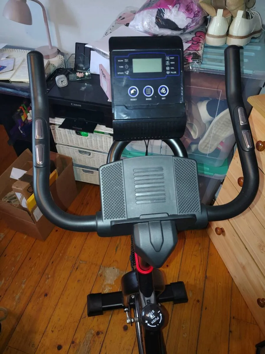Exercise bike like new - Image 4