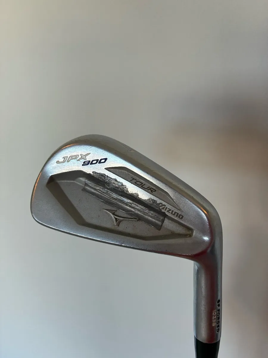 Mizuno JPX 900 Tour Irons 4-PW - Image 1