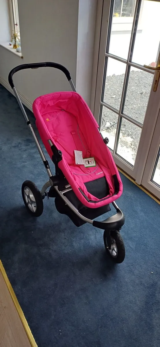 Baby travel equipment - Image 1