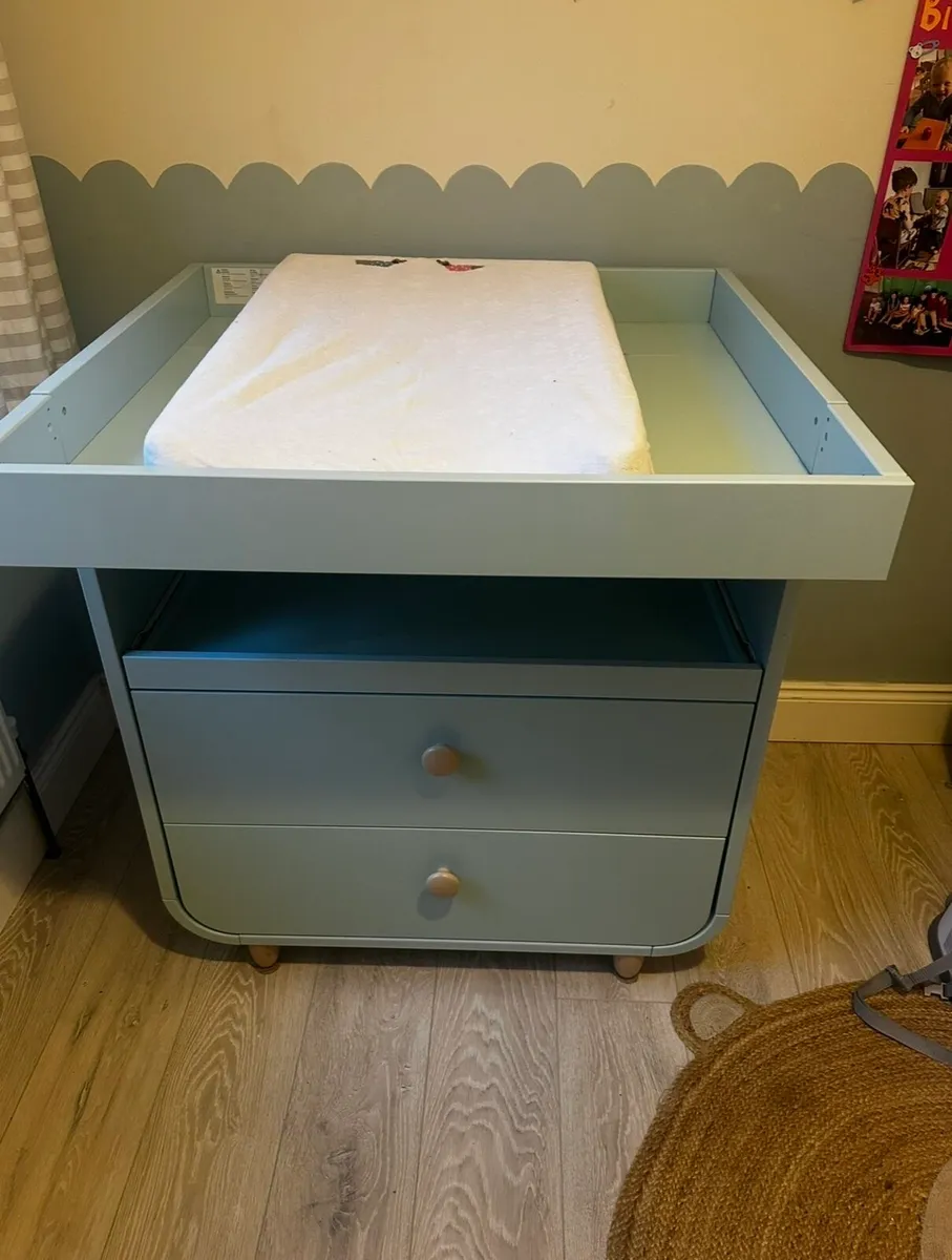 Changing table - Image 1