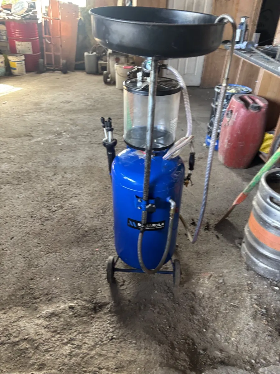 Waste oil drainer