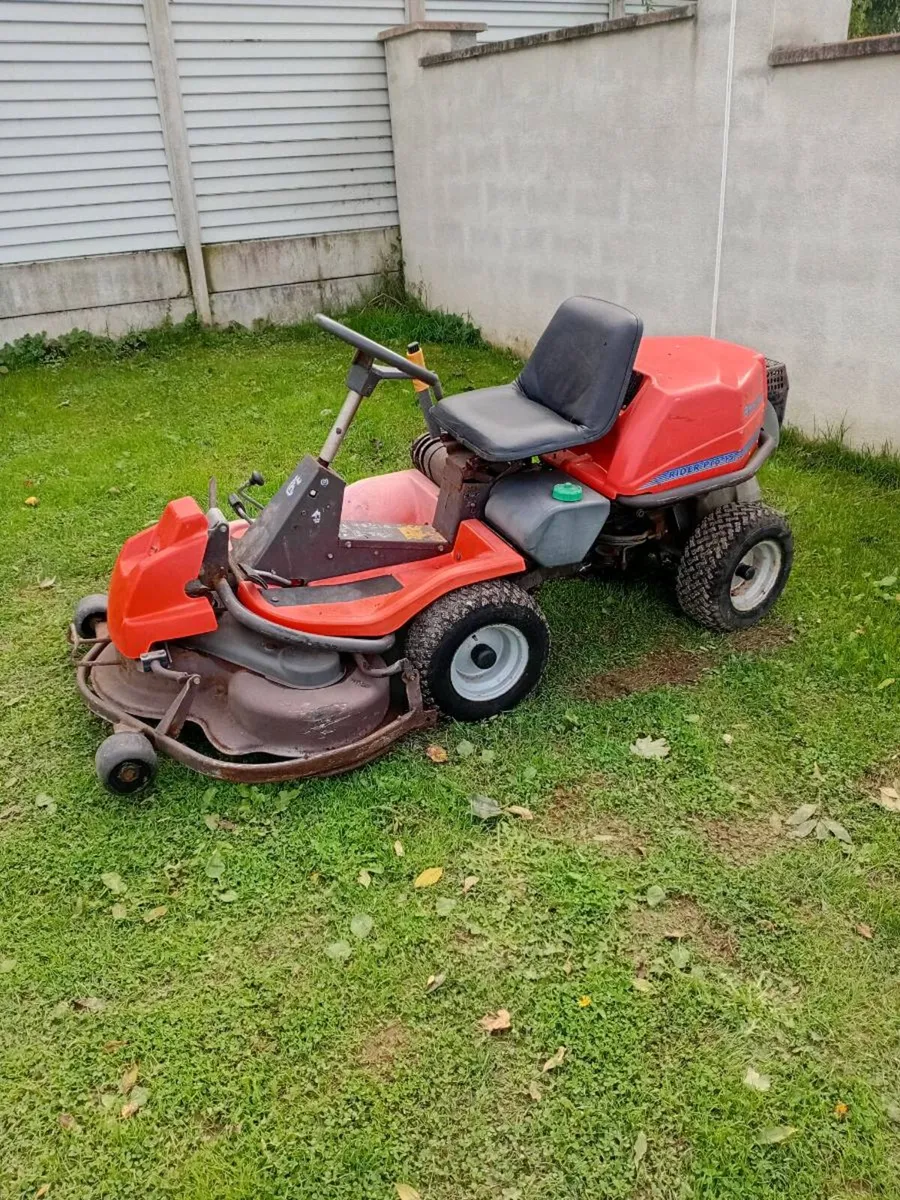 Ride on lawnmower - Image 1