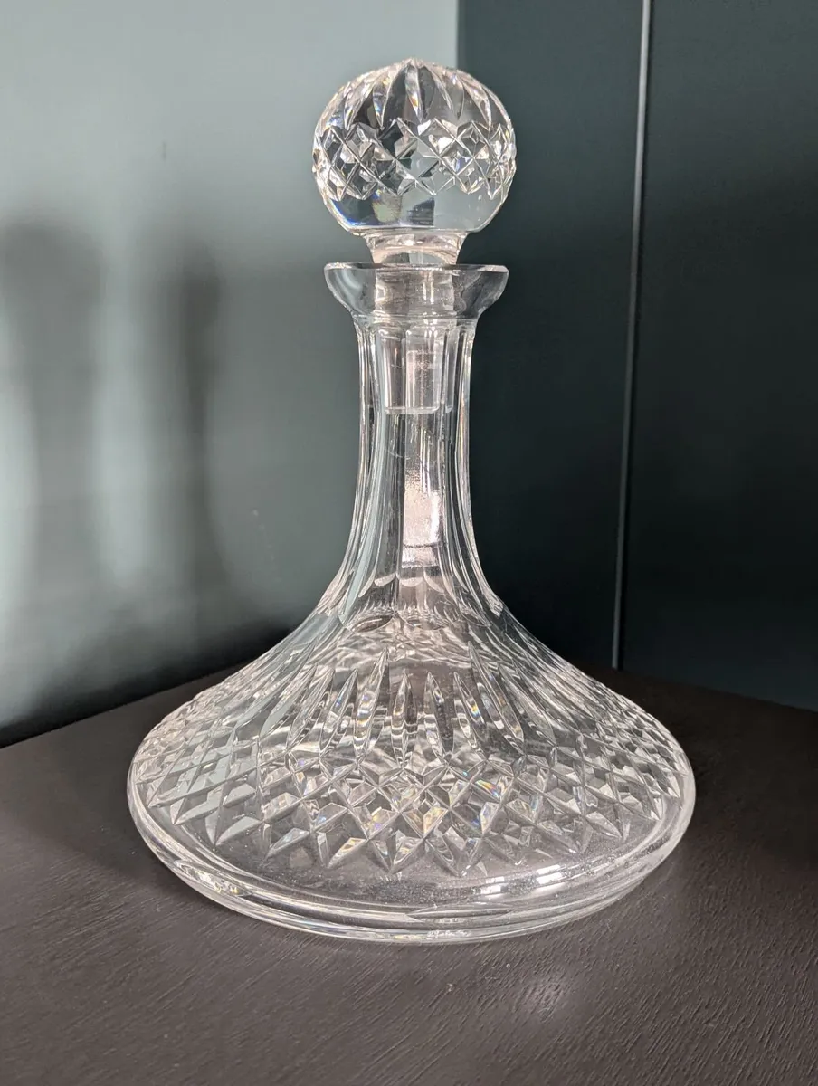 Crystal Waterford glass decanter with stopper - Image 1