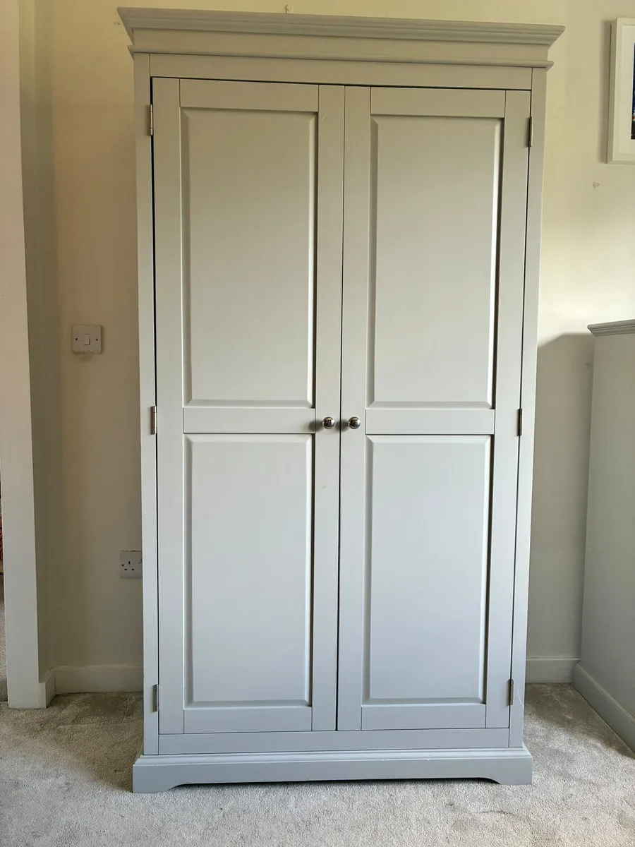 Bedroom furniture set - Image 1