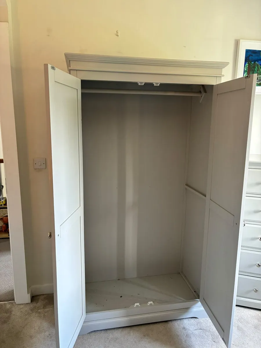 Bedroom furniture set - Image 2