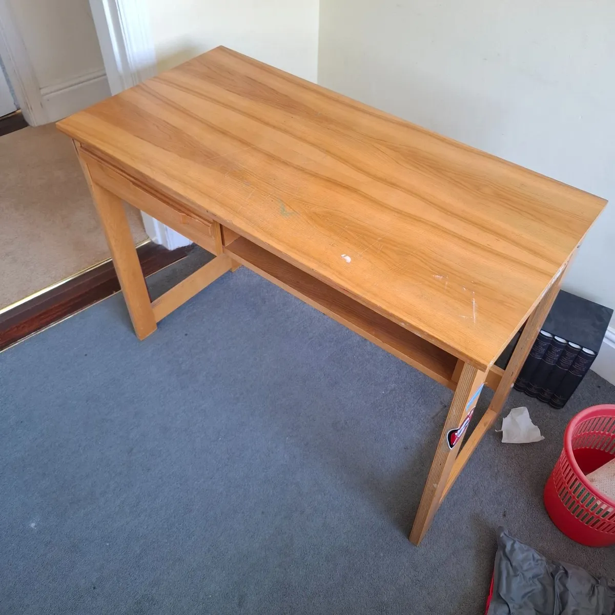 Study desk - Image 1