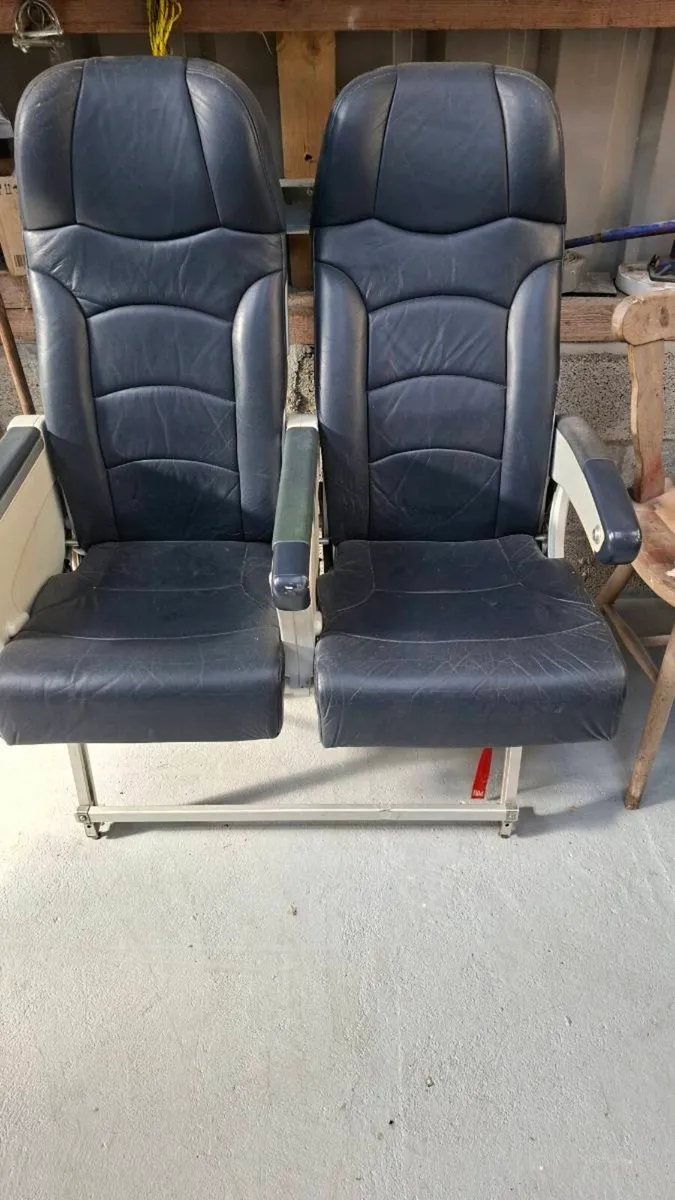 Airplane seats - Image 1