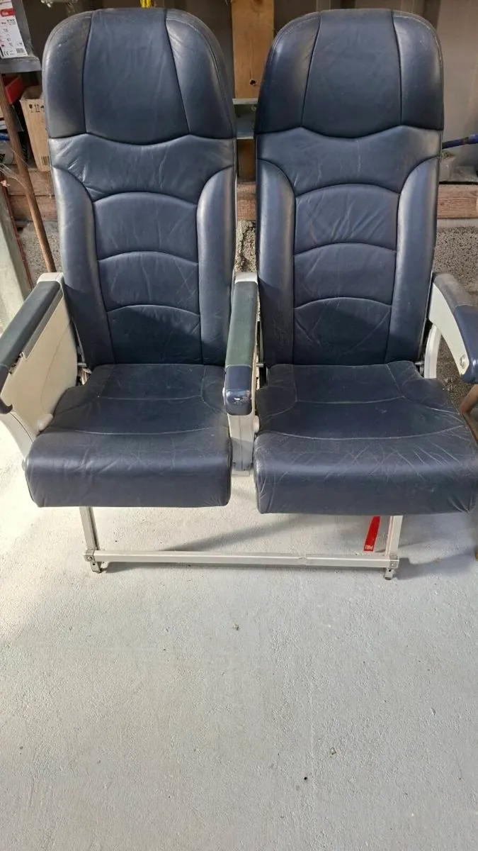 Airplane seats - Image 2