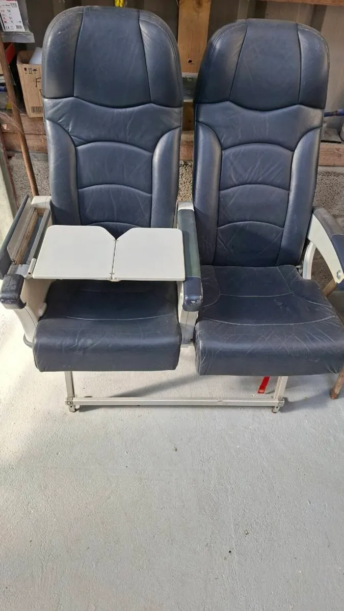 Airplane seats - Image 3