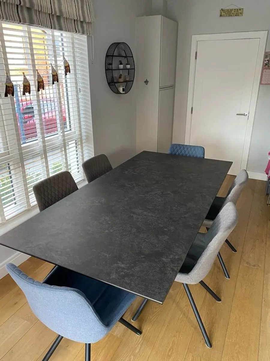 dining table and 6 chairs - Image 1