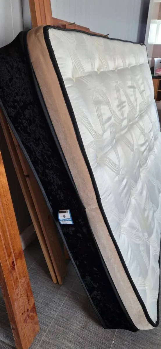 Double bed with mattress - Image 4